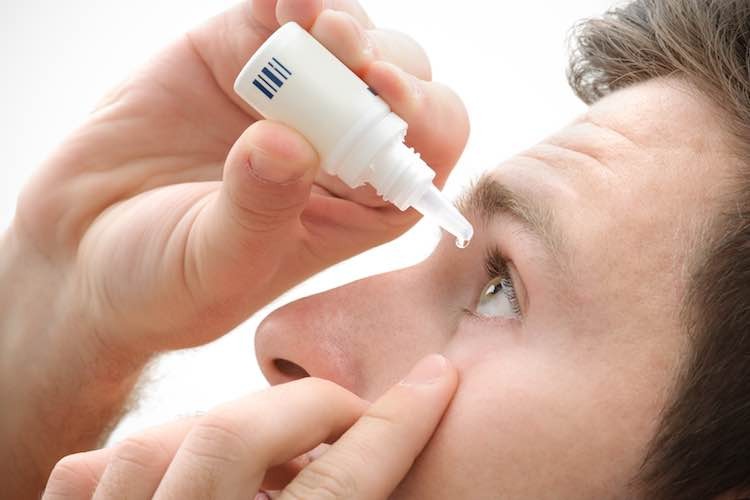Video How to put in eye drops and ointments
